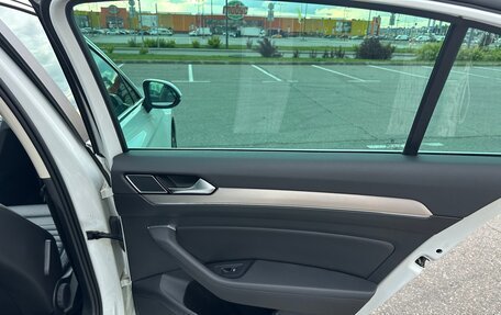 Volkswagen Passat B8 рестайлинг, 2019 год, 2 450 000 рублей, 14 фотография