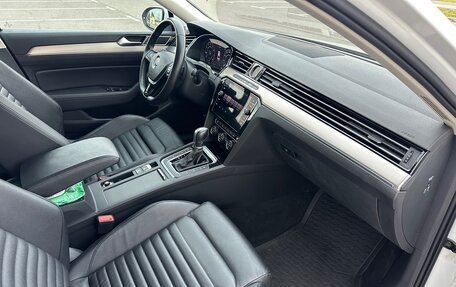 Volkswagen Passat B8 рестайлинг, 2019 год, 2 450 000 рублей, 16 фотография