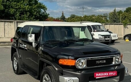 Toyota FJ Cruiser, 2021 год, 4 300 000 рублей, 2 фотография