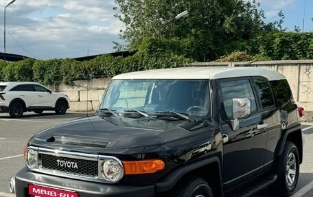 Toyota FJ Cruiser, 2021 год, 4 300 000 рублей, 3 фотография