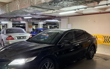 Toyota Camry, 2021 год, 3 950 000 рублей, 2 фотография