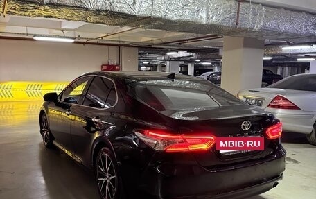 Toyota Camry, 2021 год, 3 950 000 рублей, 4 фотография