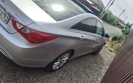 Hyundai Sonata VI, 2011 год, 1 100 000 рублей, 2 фотография