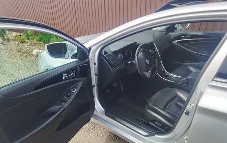 Hyundai Sonata VI, 2011 год, 1 100 000 рублей, 3 фотография