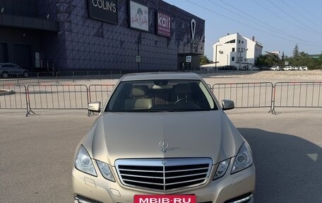 Mercedes-Benz E-Класс, 2011 год, 2 000 000 рублей, 3 фотография