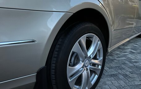 Mercedes-Benz E-Класс, 2011 год, 2 000 000 рублей, 28 фотография