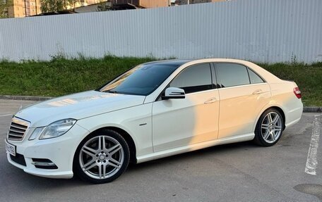 Mercedes-Benz E-Класс, 2012 год, 1 500 000 рублей, 6 фотография