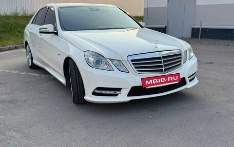Mercedes-Benz E-Класс, 2012 год, 1 500 000 рублей, 3 фотография