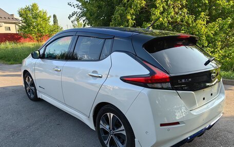 Nissan Leaf II, 2019 год, 1 800 000 рублей, 2 фотография