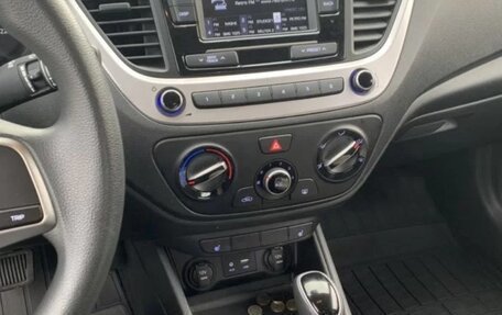 Hyundai Solaris II рестайлинг, 2018 год, 1 040 000 рублей, 5 фотография