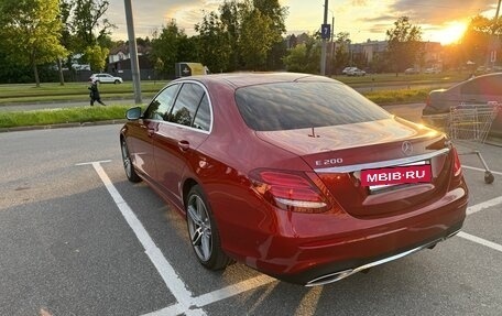Mercedes-Benz E-Класс, 2019 год, 3 500 000 рублей, 6 фотография
