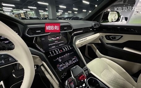 Lamborghini Urus I, 2023 год, 35 000 000 рублей, 12 фотография