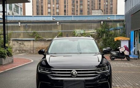 Volkswagen Tiguan II, 2022 год, 2 955 000 рублей, 2 фотография
