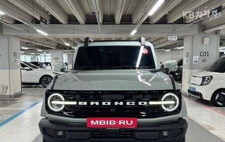 Ford Bronco, 2022 год, 4 975 000 рублей, 2 фотография