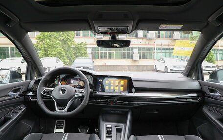 Volkswagen Golf VIII, 2022 год, 1 800 000 рублей, 8 фотография