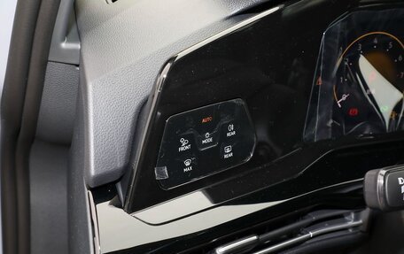 Volkswagen Golf VIII, 2022 год, 1 800 000 рублей, 9 фотография