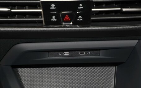 Volkswagen Golf VIII, 2022 год, 1 800 000 рублей, 18 фотография