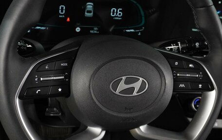 Hyundai Elantra, 2023 год, 2 205 000 рублей, 17 фотография