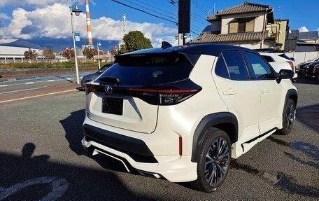 Toyota Yaris Cross, 2022 год, 1 393 000 рублей, 4 фотография