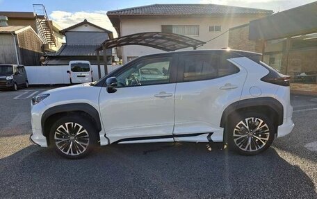 Toyota Yaris Cross, 2022 год, 1 393 000 рублей, 8 фотография