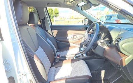 Toyota Yaris Cross, 2022 год, 1 393 000 рублей, 10 фотография