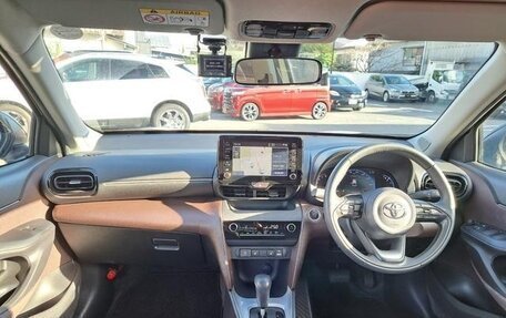 Toyota Yaris Cross, 2022 год, 1 393 000 рублей, 9 фотография
