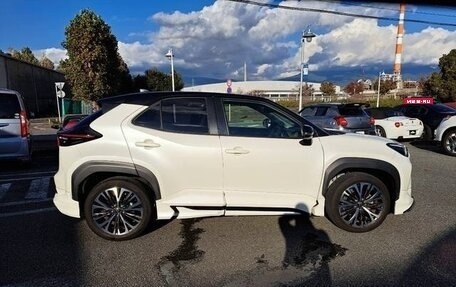 Toyota Yaris Cross, 2022 год, 1 393 000 рублей, 7 фотография