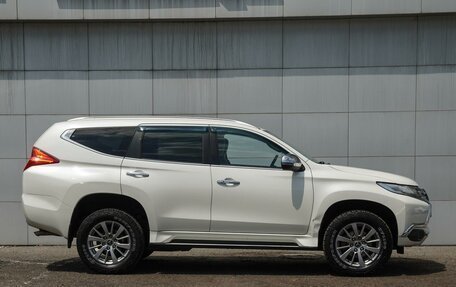 Mitsubishi Pajero Sport III рестайлинг, 2017 год, 2 790 000 рублей, 5 фотография