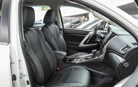 Mitsubishi Pajero Sport III рестайлинг, 2017 год, 2 790 000 рублей, 8 фотография