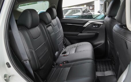 Mitsubishi Pajero Sport III рестайлинг, 2017 год, 2 790 000 рублей, 7 фотография