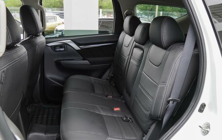 Mitsubishi Pajero Sport III рестайлинг, 2017 год, 2 790 000 рублей, 9 фотография