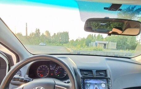Hyundai Solaris II рестайлинг, 2012 год, 690 000 рублей, 10 фотография