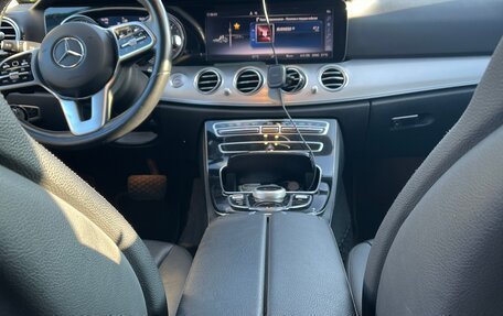 Mercedes-Benz E-Класс, 2019 год, 2 800 000 рублей, 3 фотография