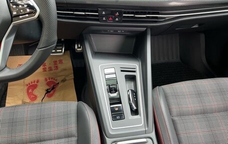 Volkswagen Golf GTI, 2022 год, 2 400 000 рублей, 13 фотография