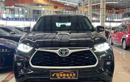 Toyota Highlander, 2021 год, 3 990 810 рублей, 2 фотография