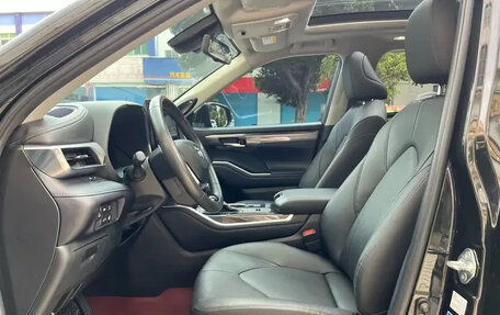 Toyota Highlander, 2021 год, 3 990 810 рублей, 8 фотография
