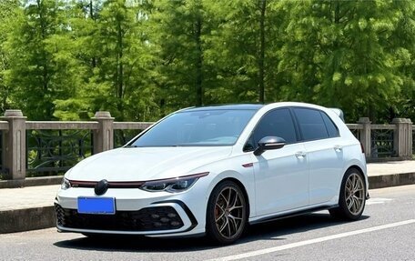 Volkswagen Golf GTI, 2022 год, 2 640 000 рублей, 1 фотография