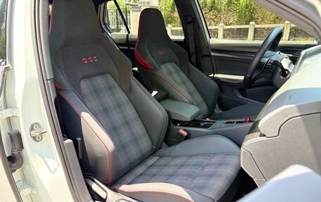 Volkswagen Golf GTI, 2022 год, 2 640 000 рублей, 10 фотография