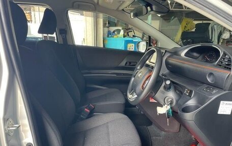 Toyota Sienta II, 2021 год, 1 100 000 рублей, 13 фотография