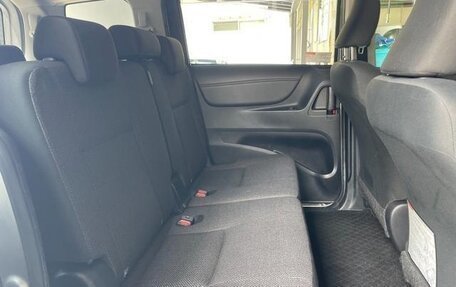 Toyota Sienta II, 2021 год, 1 100 000 рублей, 16 фотография