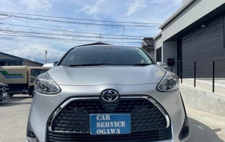 Toyota Sienta II, 2021 год, 1 100 000 рублей, 14 фотография