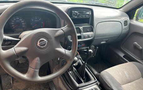 Nissan NP300, 2012 год, 890 000 рублей, 6 фотография