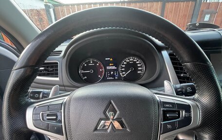 Mitsubishi Pajero Sport III рестайлинг, 2019 год, 3 450 000 рублей, 2 фотография