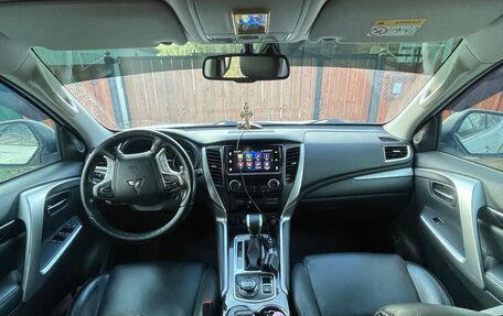 Mitsubishi Pajero Sport III рестайлинг, 2019 год, 3 450 000 рублей, 3 фотография