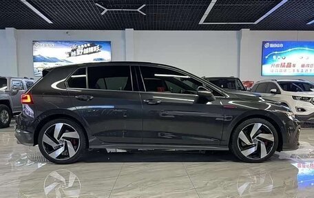 Volkswagen Golf GTI, 2022 год, 2 450 000 рублей, 2 фотография