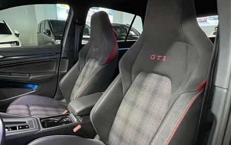 Volkswagen Golf GTI, 2022 год, 2 450 000 рублей, 11 фотография