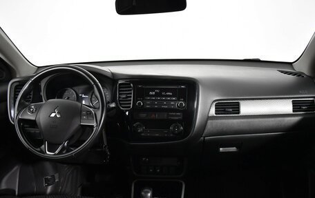 Mitsubishi Outlander III рестайлинг 3, 2017 год, 1 195 000 рублей, 11 фотография