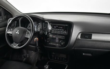 Mitsubishi Outlander III рестайлинг 3, 2017 год, 1 195 000 рублей, 10 фотография