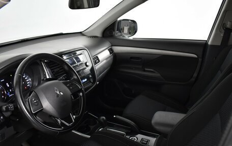 Mitsubishi Outlander III рестайлинг 3, 2017 год, 1 195 000 рублей, 9 фотография