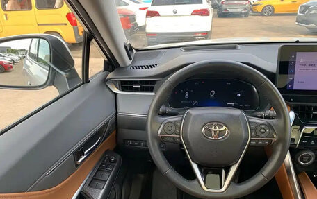 Toyota Venza, 2022 год, 3 650 000 рублей, 10 фотография